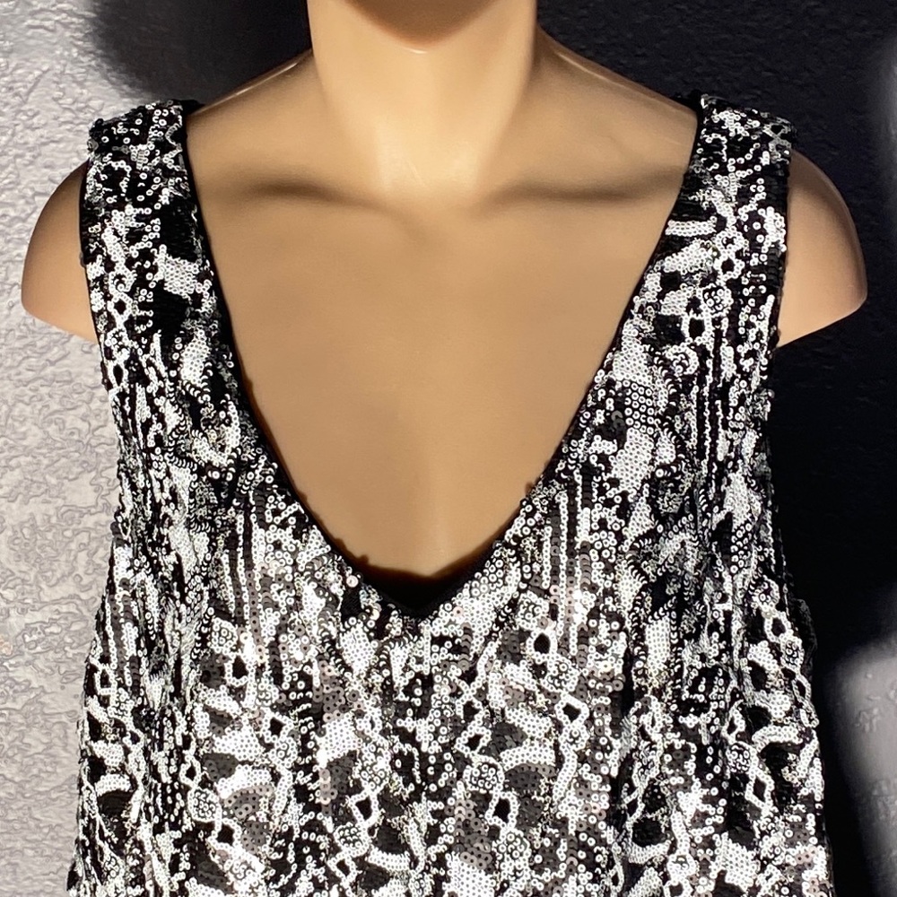 BEBE - NWT - shorts romper: sequin black & white sleeveless w lining, zip - 12 - Picture 3 of 16